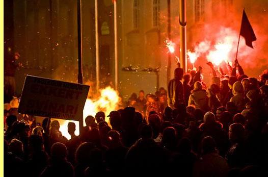 Manifestação em Reykjavik.
