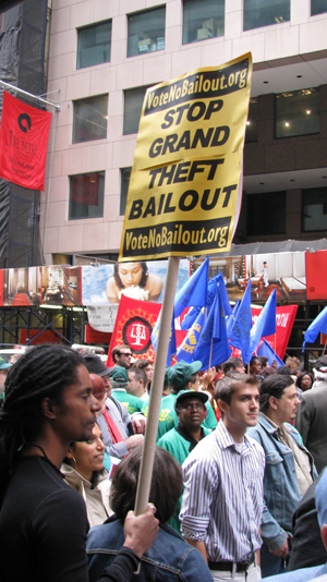 Manifestação em Nova York contra o roubo-salvamento.
