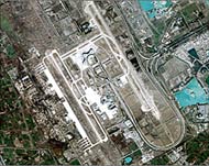 Aeroporto de Bagdad, que durante 13 anos esteve fechado a voos regulares devido s sanes impostas pelo imperialismo com a chancela da ONU.