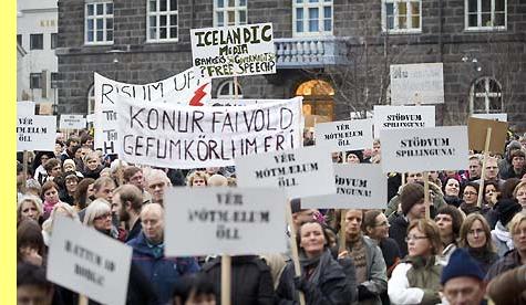 Protestos em Reikjavik, 2008.