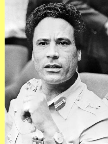 Kadhafi, quando jovem oficial do Exércio Líbio.