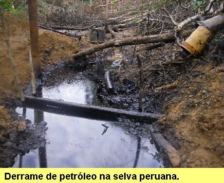 Derrame de petr�leo na selva peruana.