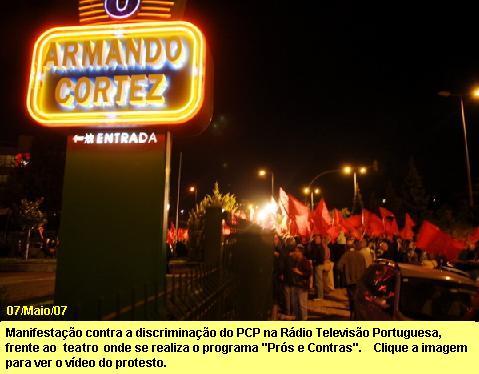 Manifesta��o frente ao 'Pr�s e contras'.