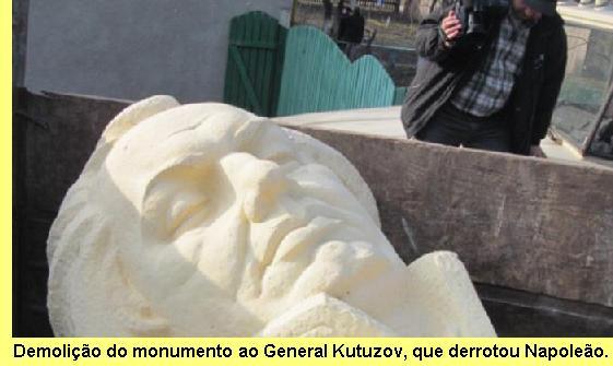 Demolição do monumento ao General Kutuzov.