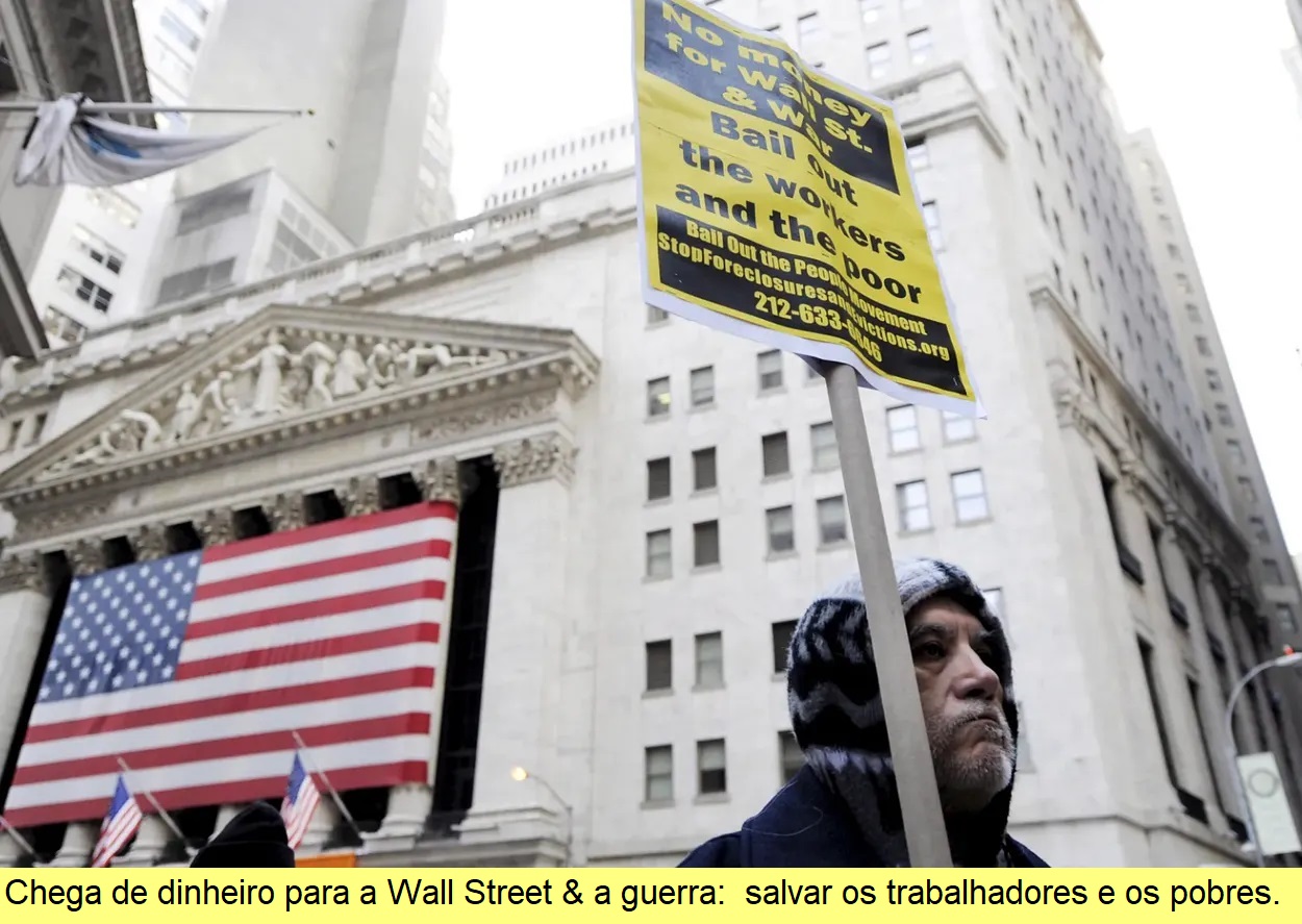 Manifestante diante da Bolsa de Valores de Nova York.