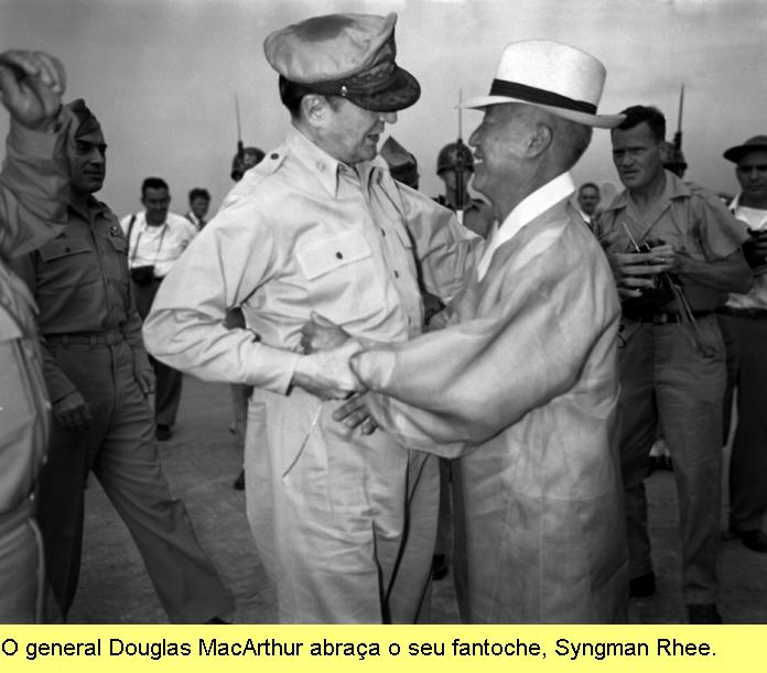 Gen. MacArthur e Syngman Rhee.
