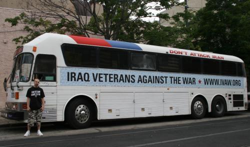 Autocarro do IVAW que circulou junto a bases militares nos EUA.