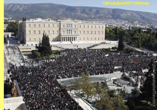Comcio em Atenas dia 19, em torno do Parlamento.