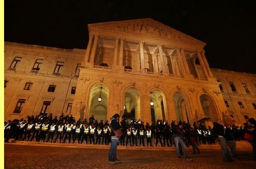 Manifesta��o das pol�cias junto � AR.