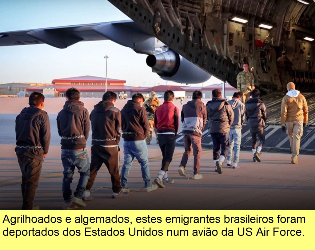 Deportação de emigrantes em avião da USAF.