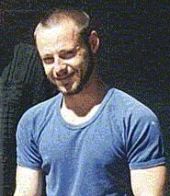 Clique a imagem para acender � p�gina de Hicks na Amnistia Internacional.