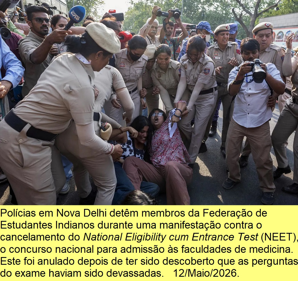 Polícia reprime estudantes em Nova Delhi.